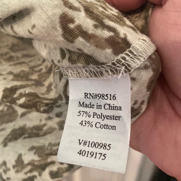 Coldwater creek size medium 10–12 Vneck short flutter sleeve top - Picture 3 of 5